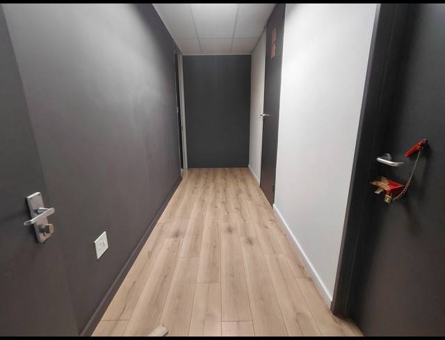 160M² OFFICE TO LET IN BRYANSTON